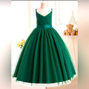 Little girls flower girls dress. New, never worn.